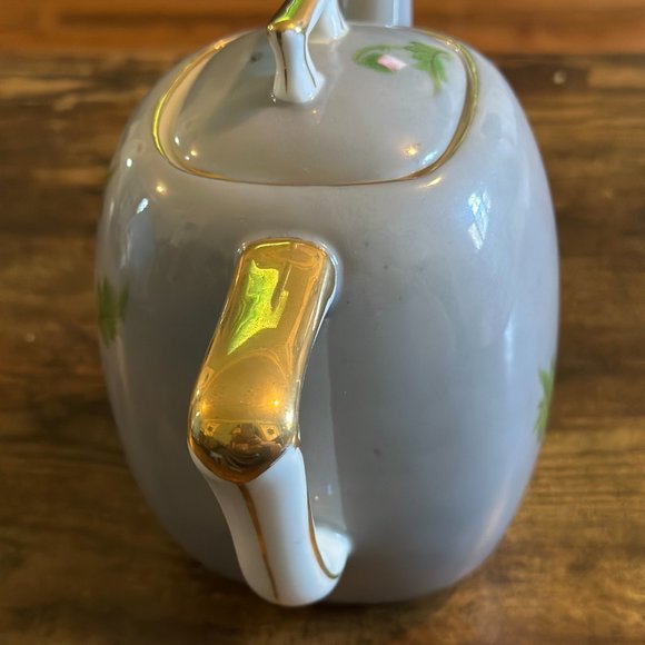 Beautiful Teapot from Occupied Japan - Picture 4 of 16